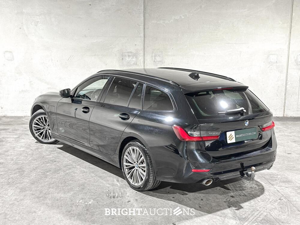 BMW 330e Touring Business Edition Plus 184hp 2021 3er (Original-NL + 1. Besitzer) L-480-TL