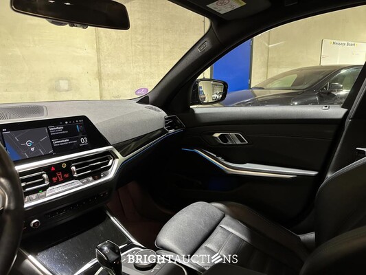 BMW 330e Touring Business Edition Plus 184hp 2021 3-series (Original-NL + 1st Owner) L-480-TL