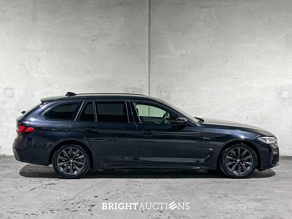 BMW 520i Touring High Executive Edition M-Sport 184hp 2021 (Original-NL) 5-Series G31, L-194-JX