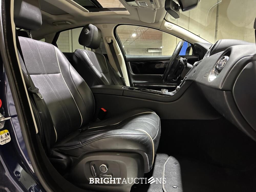 Jaguar XJ 3.0 D Premium Luxury 300hp 2016, RV-612-X