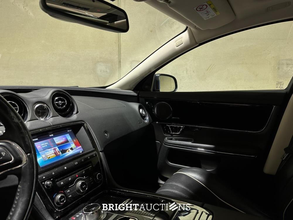 Jaguar XJ 3.0 D Premium Luxury 300hp 2016, RV-612-X