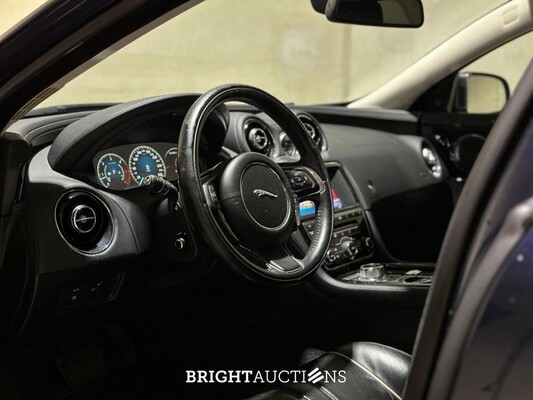 Jaguar XJ 3.0 D Premium Luxury 300hp 2016, RV-612-X