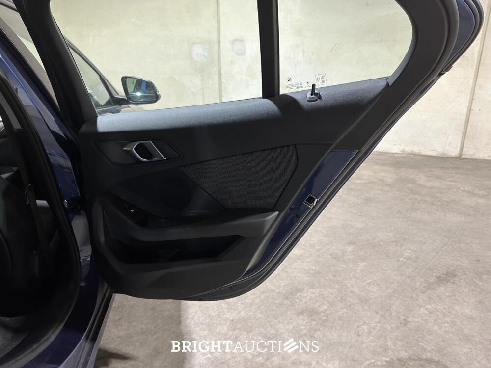 BMW 118i Introduction Edition 136pk 2023 (Origineel-NL+1e eigenaar) 1-serie, T-589-KN