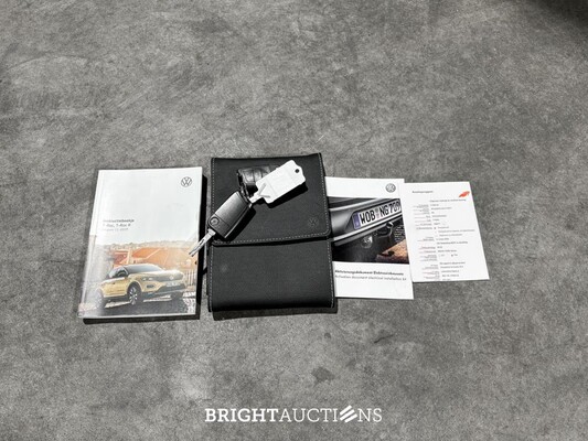 Volkswagen T-Roc 1.0 TSI Style Business 116hp 2020 (Original-NL), H-006-NL

