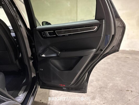 Porsche Cayenne Coupe Turbo 4.0 V8 549hp 2019, J-757-HF