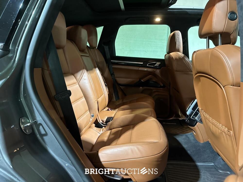 Porsche Cayenne Turbo 4.8 V8 520hp 2017 Sport-Chrono