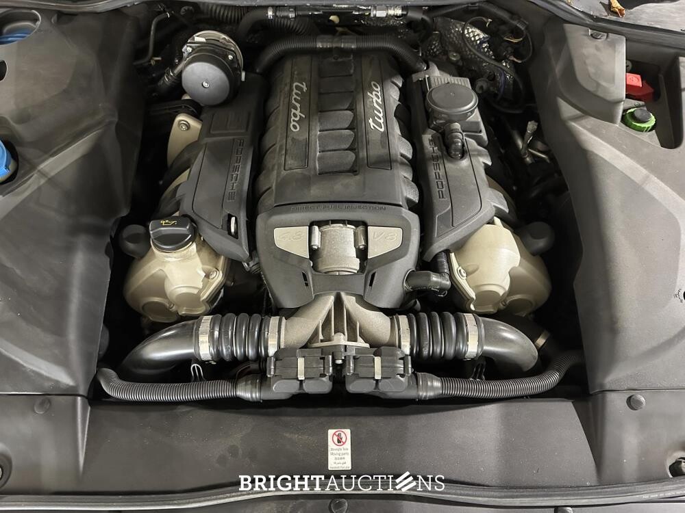 Porsche Cayenne Turbo 4.8 V8 520hp 2017 Sport-Chrono