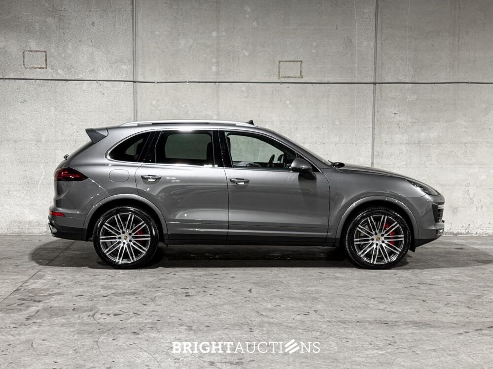 Porsche Cayenne Turbo 4.8 V8 520hp 2017 Sport-Chrono