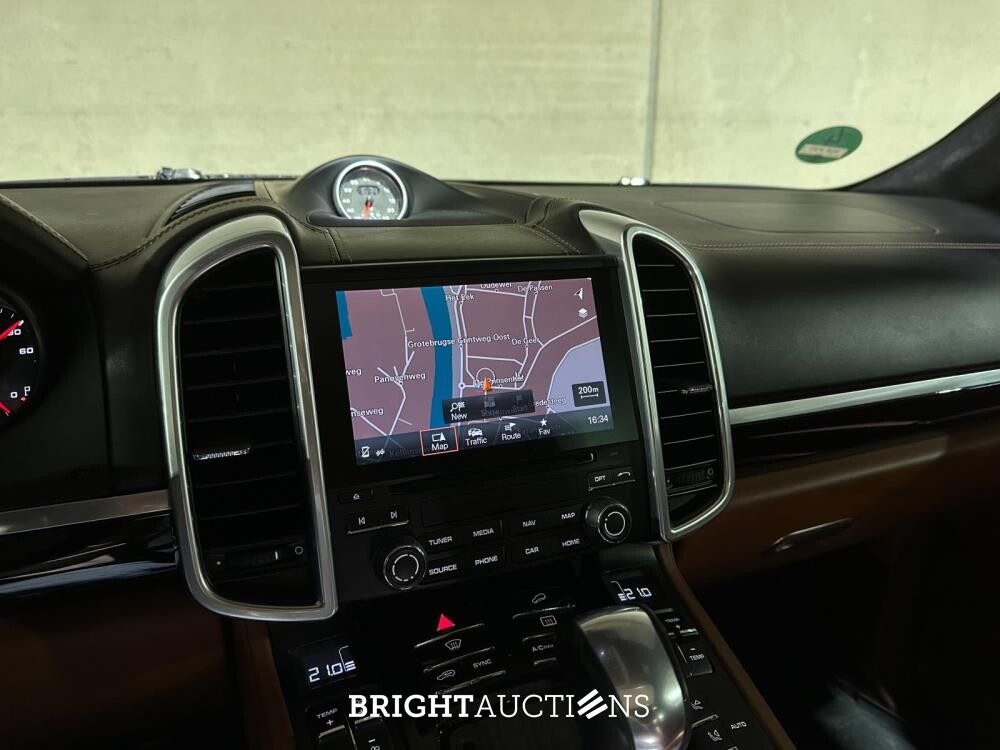 Porsche Cayenne Turbo 4.8 V8 520hp 2017 Sport-Chrono