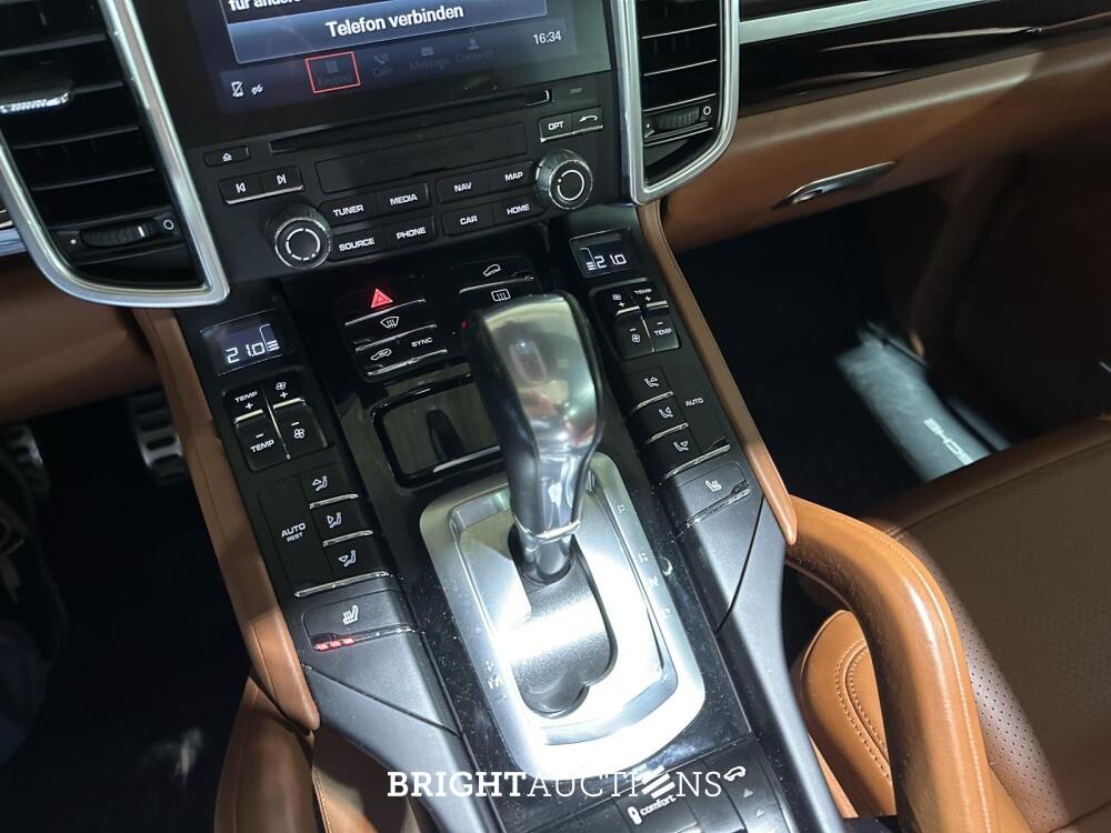 Porsche Cayenne Turbo 4.8 V8 520hp 2017 Sport-Chrono