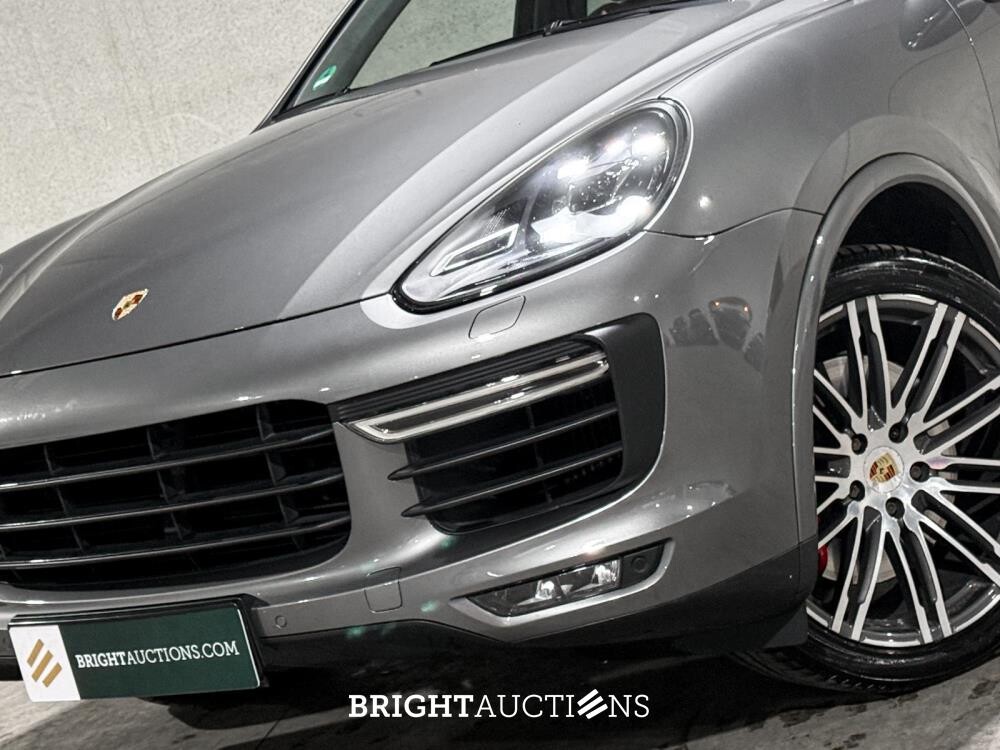 Porsche Cayenne Turbo 4.8 V8 520hp 2017 Sport-Chrono