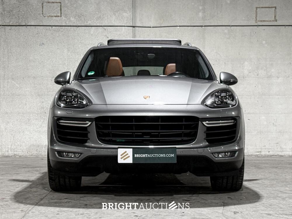 Porsche Cayenne Turbo 4.8 V8 520hp 2017 Sport-Chrono