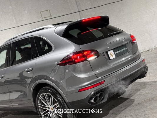 Porsche Cayenne Turbo 4.8 V8 520hp 2017 Sport-Chrono