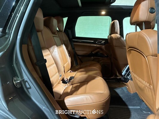 Porsche Cayenne Turbo 4.8 V8 520hp 2017 Sport-Chrono