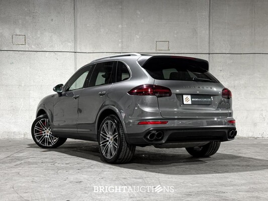Porsche Cayenne Turbo 4.8 V8 520hp 2017 Sport-Chrono