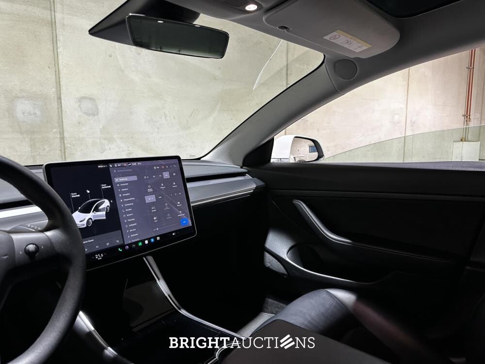 Tesla Model 3 Standard RWD Plus 60 kWh 238pk 2020 (Origineel-NL), J-064-LB