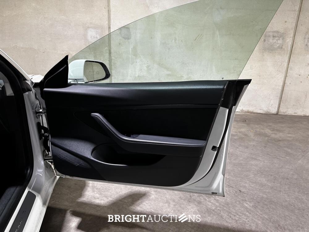 Tesla Model 3 Standard RWD Plus 60 kWh 238pk 2020 (Origineel-NL), J-064-LB