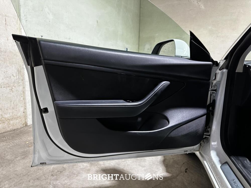 Tesla Model 3 Standard RWD Plus 60 kWh 238pk 2020 (Origineel-NL), J-064-LB