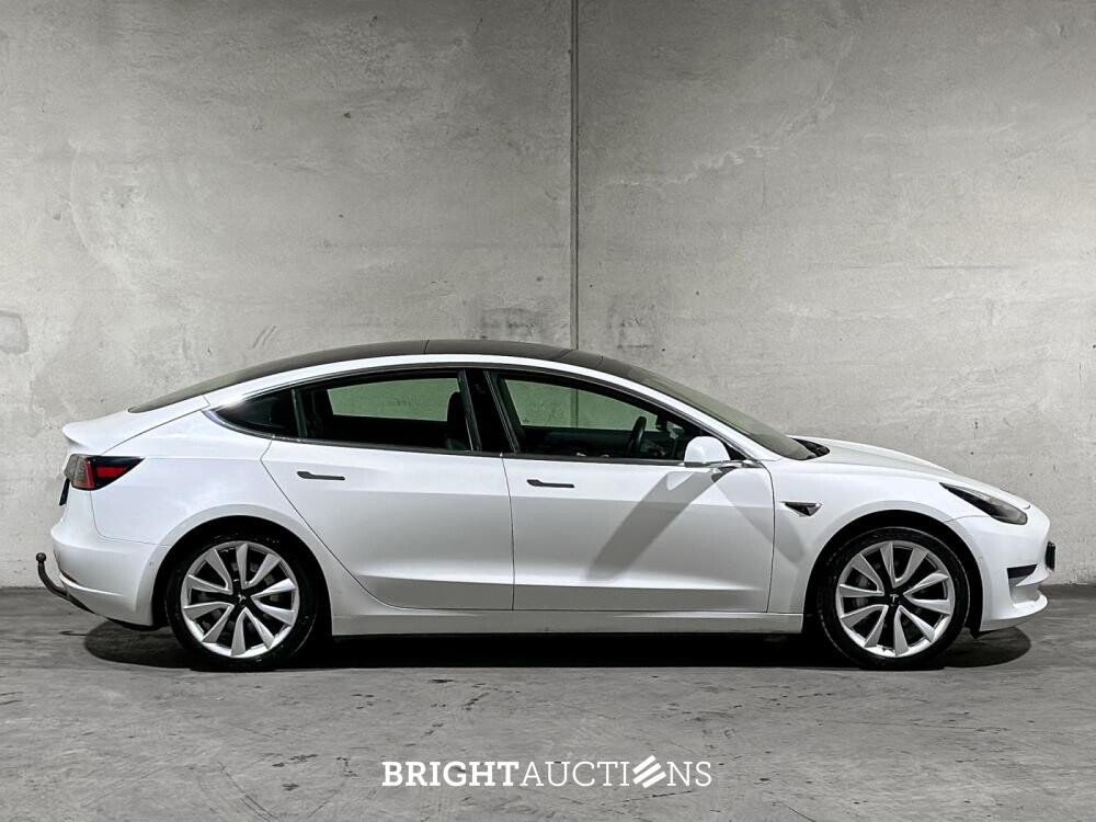 Tesla Model 3 Standard RWD Plus 60 kWh 238pk 2020 (Origineel-NL), J-064-LB