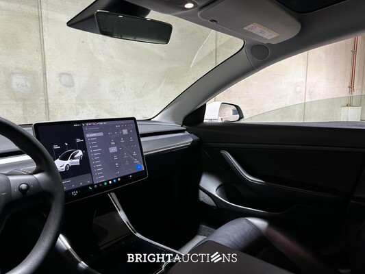 Tesla Model 3 Standard RWD Plus 60 kWh 238pk 2020 (Origineel-NL), J-064-LB