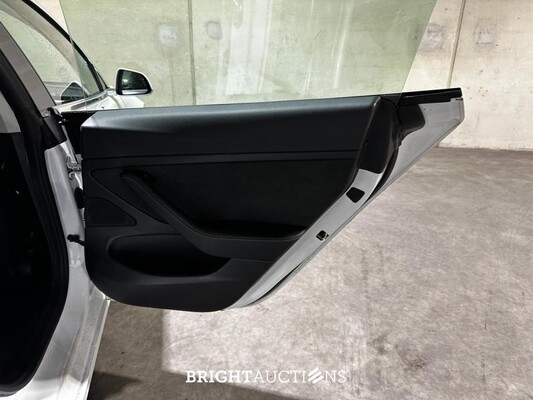 Tesla Model 3 Standard RWD Plus 60 kWh 238pk 2020 (Origineel-NL), J-064-LB