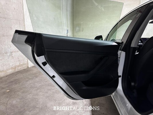 Tesla Model 3 Standard RWD Plus 60 kWh 238pk 2020 (Origineel-NL), J-064-LB