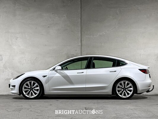 Tesla Model 3 Standard RWD Plus 60 kWh 238pk 2020 (Origineel-NL), J-064-LB