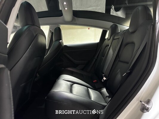 Tesla Model 3 Standard RWD Plus 60 kWh 238pk 2020 (Origineel-NL), J-064-LB