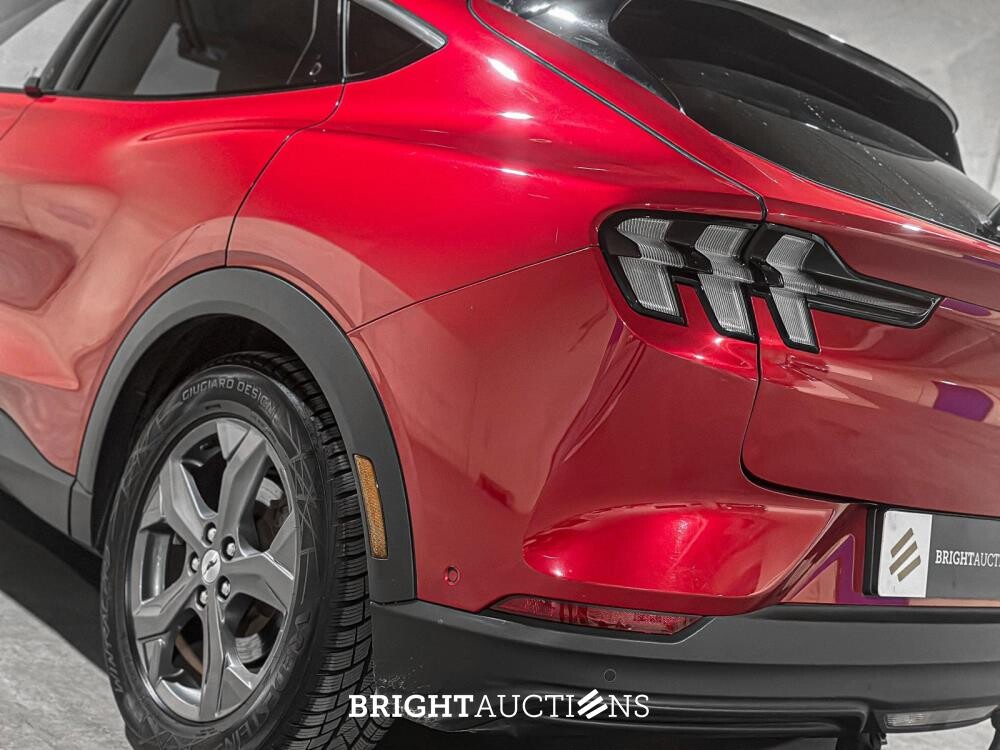 Ford Mustang Mach-E RWD 75 kWh 269hp 2021 (Original-NL + 1st Owner), N-301-NV