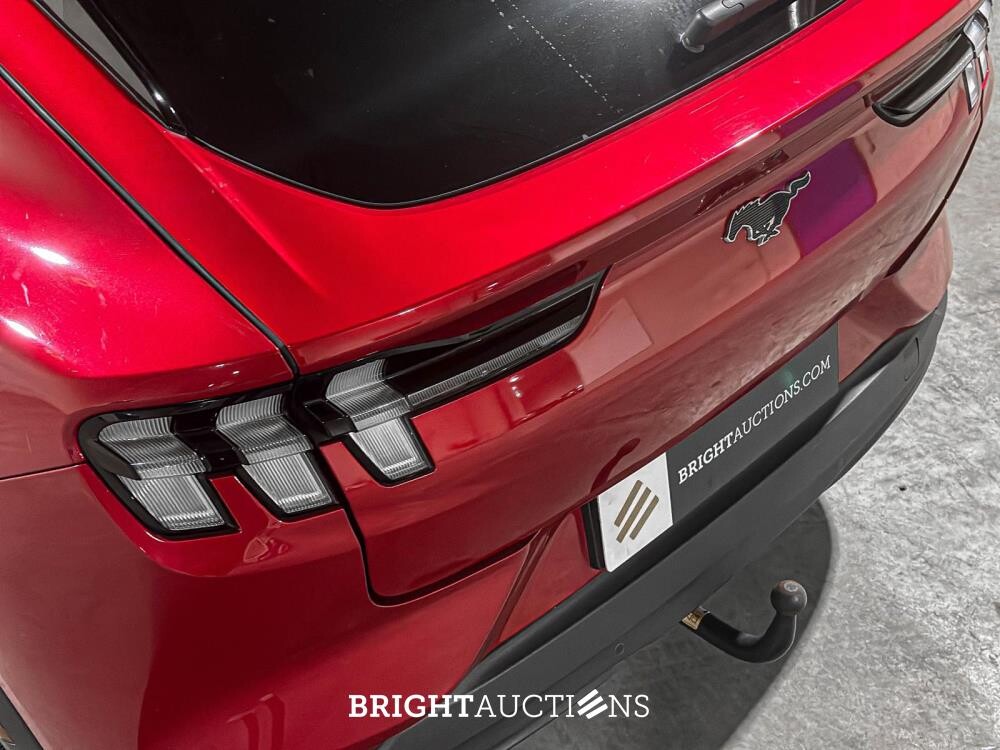 Ford Mustang Mach-E RWD 75 kWh 269hp 2021 (Original-NL + 1st Owner), N-301-NV