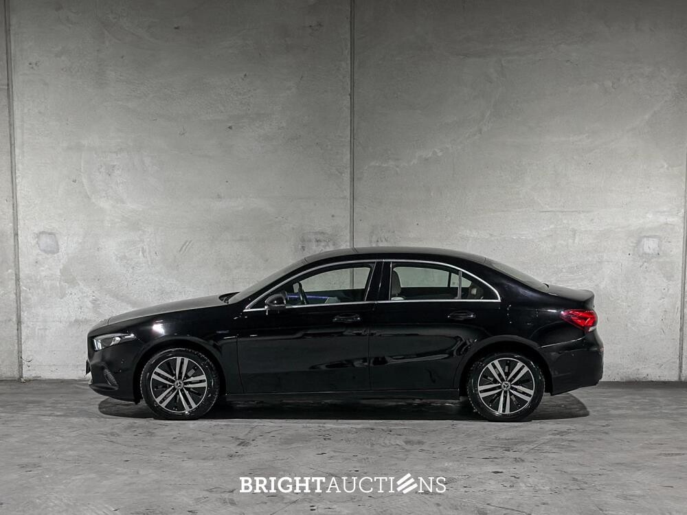 Mercedes-Benz A250 e Business Solution Luxury Limited 218pk 2020 (Origineel-NL + 1e Eigenaar) A-klasse, J-849-SG