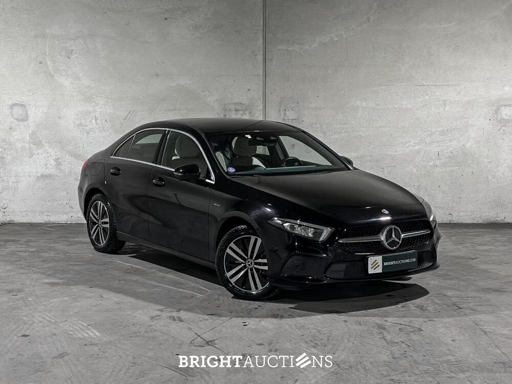 Mercedes-Benz A250 e Business Solution Luxury Limited 218pk 2020 (Origineel-NL + 1e Eigenaar) A-klasse, J-849-SG