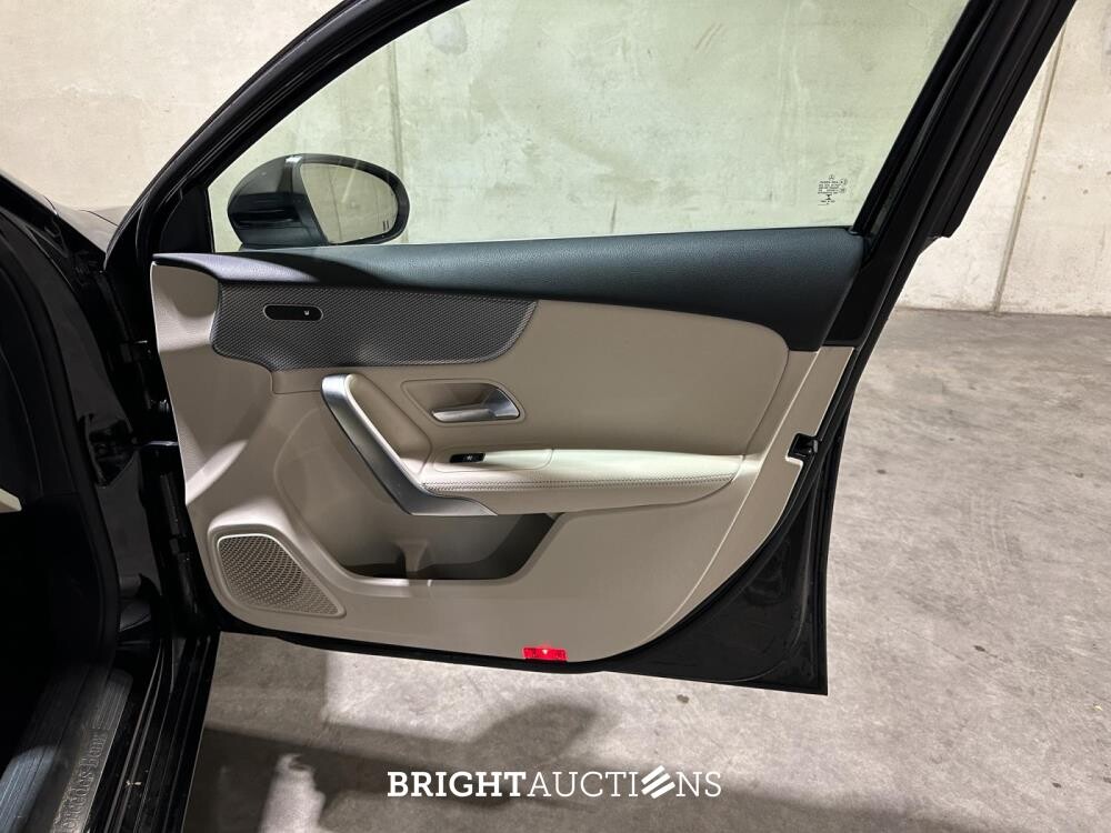 Mercedes-Benz A250 e Business Solution Luxury Limited 218pk 2020 (Origineel-NL + 1e Eigenaar) A-klasse, J-849-SG