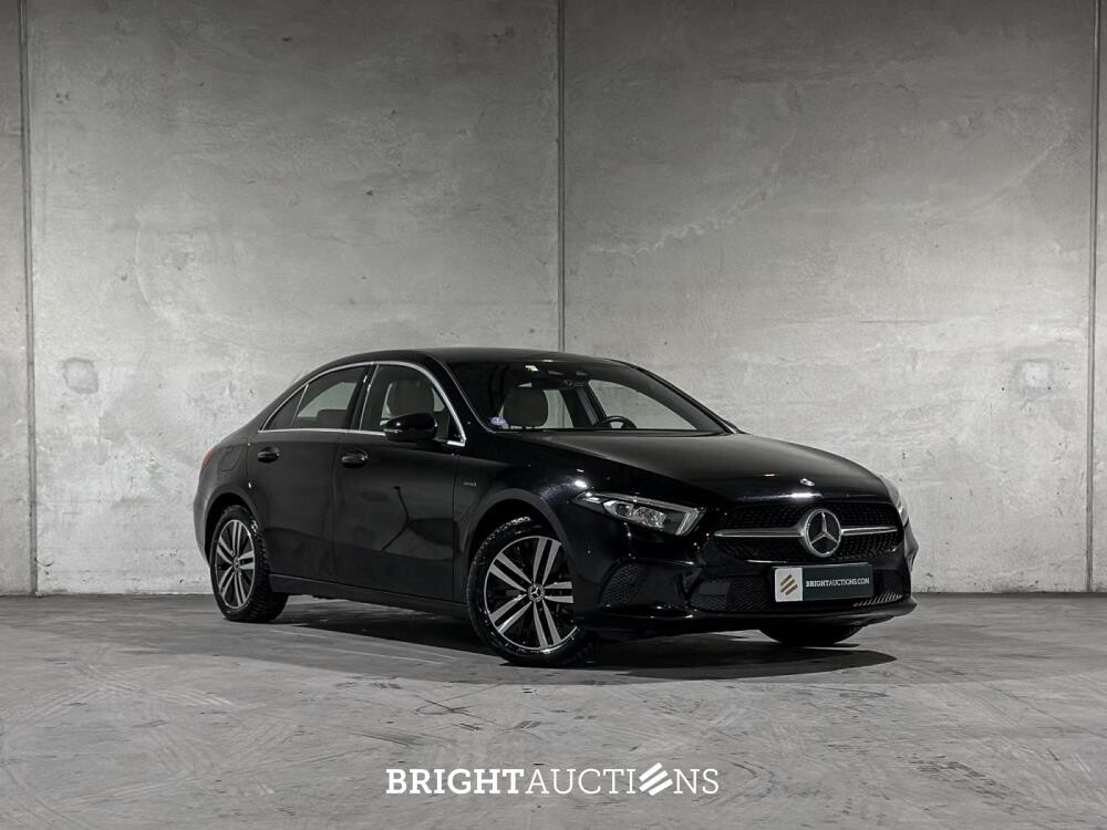 Mercedes-Benz A250 e Business Solution Luxury Limited 218pk 2020 (Origineel-NL + 1e Eigenaar) A-klasse, J-849-SG