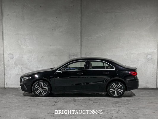 Mercedes-Benz A250 e Business Solution Luxury Limited 218pk 2020 (Origineel-NL + 1e Eigenaar) A-klasse, J-849-SG