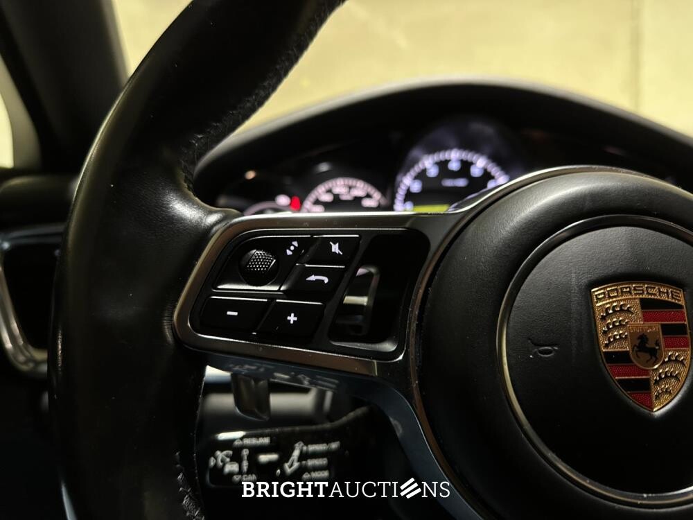 Porsche Panamera Sport Turismo  4 E-Hybrid 2.9 V6 462pk 2018, L-703-KR