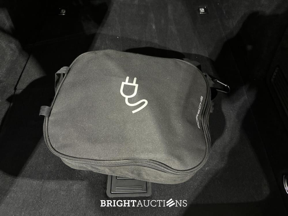 Porsche Panamera Sport Turismo  4 E-Hybrid 2.9 V6 462pk 2018, L-703-KR