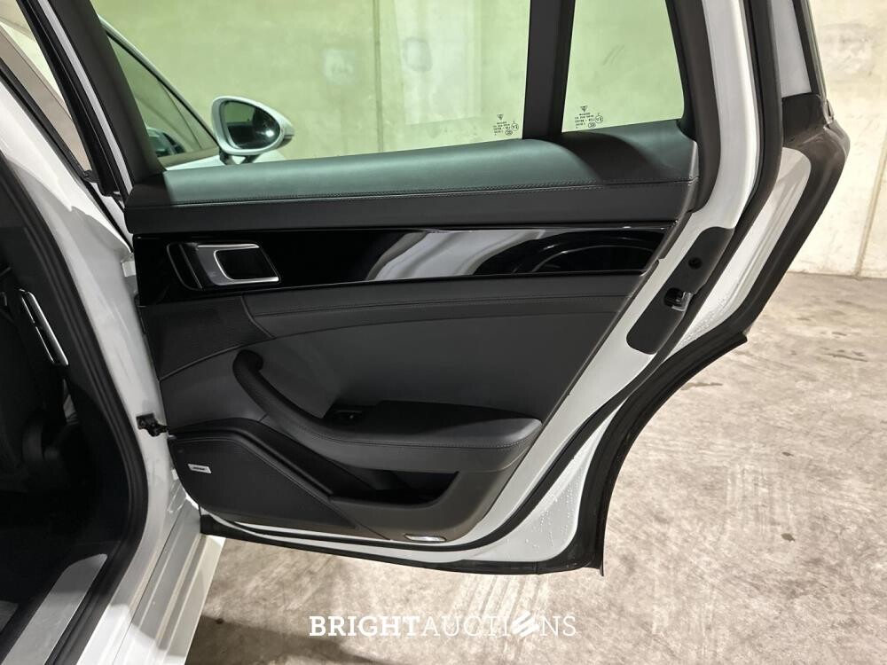 Porsche Panamera Sport Turismo  4 E-Hybrid 2.9 V6 462pk 2018, L-703-KR