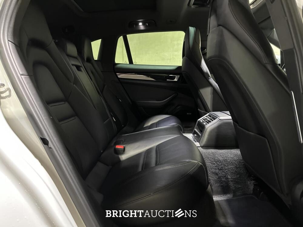 Porsche Panamera Sport Turismo  4 E-Hybrid 2.9 V6 462pk 2018, L-703-KR