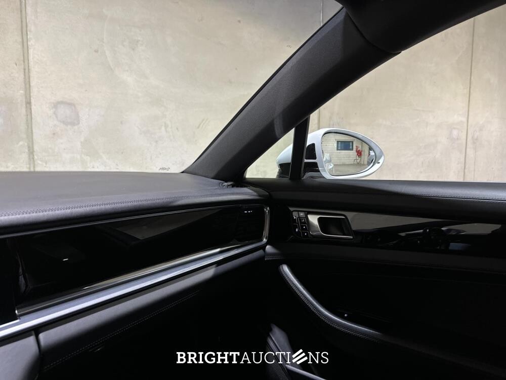 Porsche Panamera Sport Turismo  4 E-Hybrid 2.9 V6 462pk 2018, L-703-KR