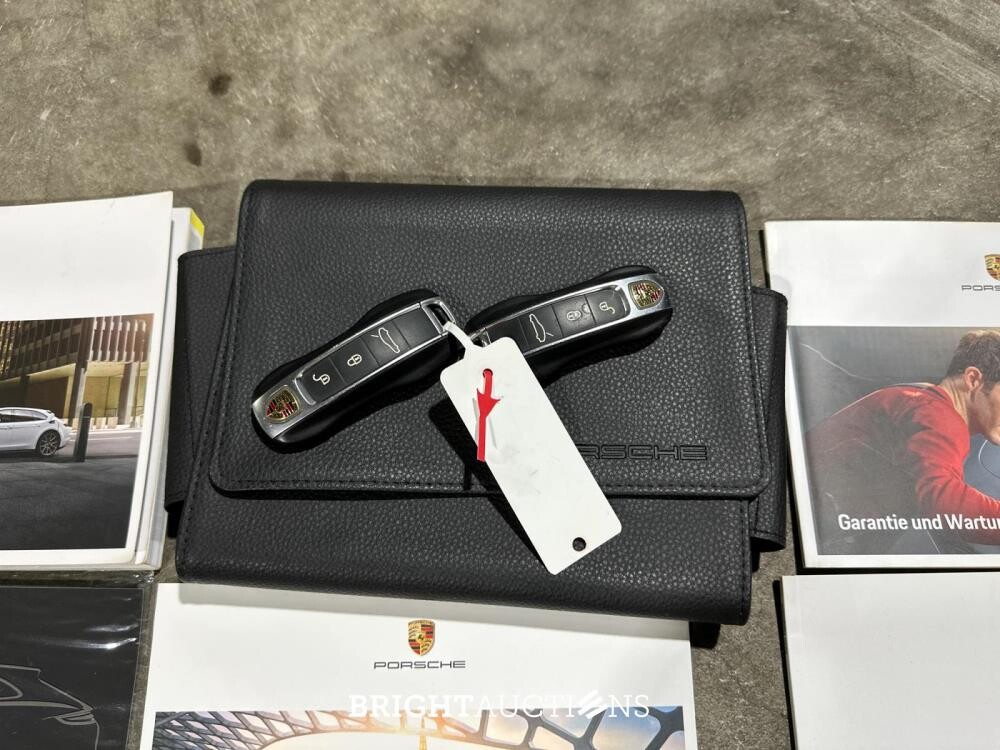 Porsche Panamera Sport Turismo  4 E-Hybrid 2.9 V6 462pk 2018, L-703-KR