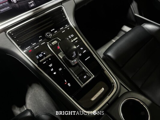 Porsche Panamera Sport Turismo  4 E-Hybrid 2.9 V6 462pk 2018, L-703-KR