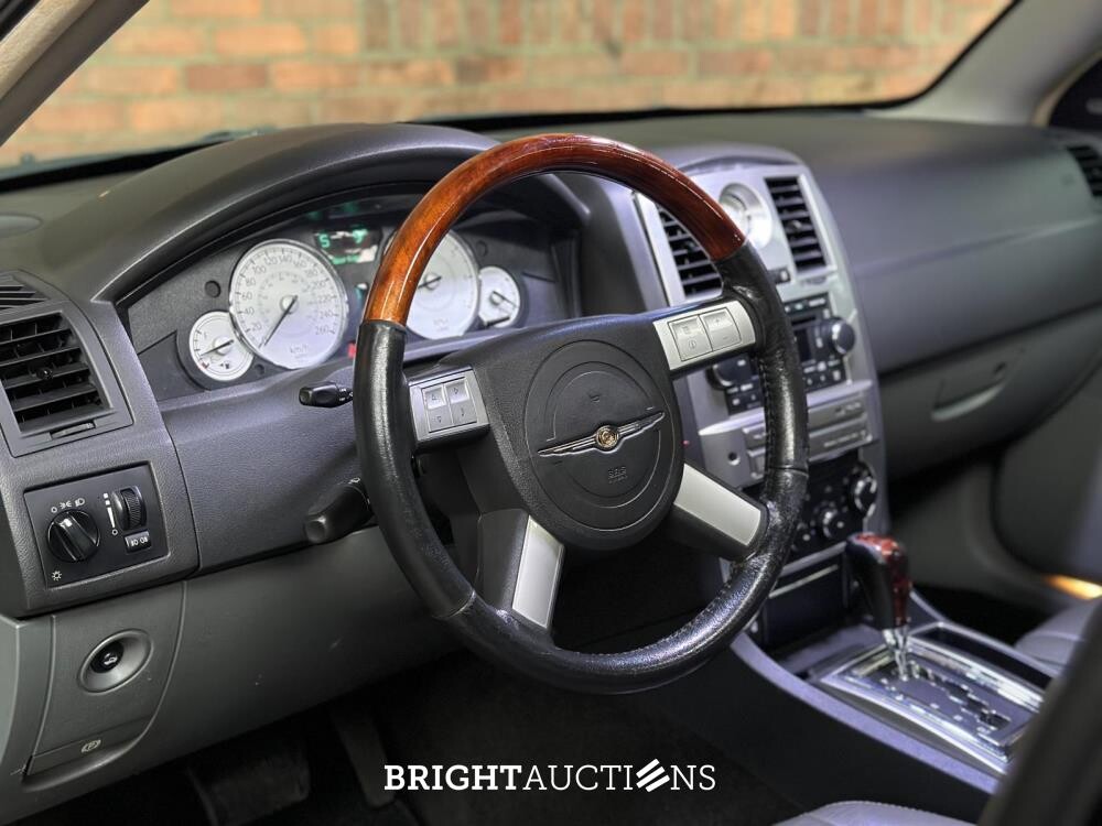 Chrysler 300C HEMI 5.7 V8 340PK 2005 