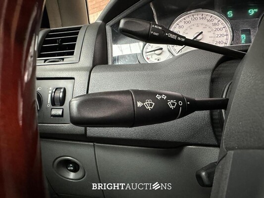 Chrysler 300C HEMI 5.7 V8 340PK 2005 