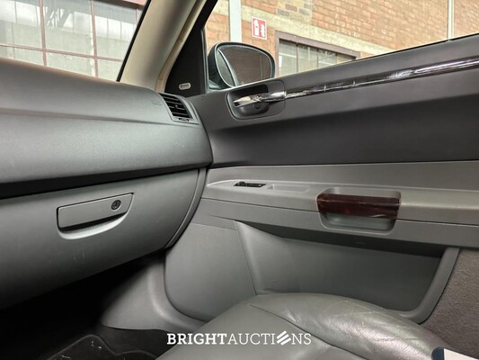 Chrysler 300C HEMI 5.7 V8 340PK 2005 