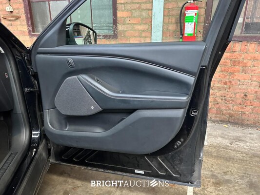 Ford Mustang Mach-E RWD 75 kWh 269pk 2021 (Origineel-NL + 1e eigenaar), N-361-JS