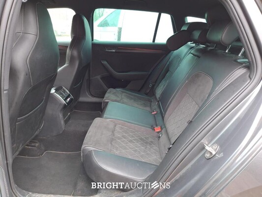 Skoda Superb Combi 1.5 TSI ACT Limited Sportline Business 150 pk 2023, S-466-PR