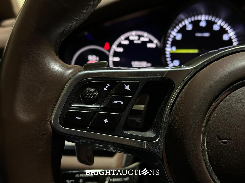 Porsche Panamera Sport Turismo 4 E-Hybrid 2.9 V6 462pk 2018 (Origineel-NL), RR-070-R