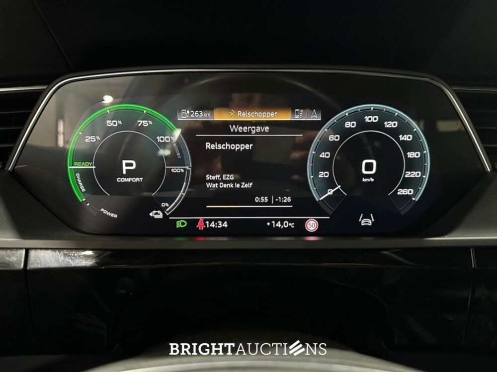 Audi Q8 e-tron 50 quattro Advanced Edition 95 kWh 340pk 2023 (Origineel-NL), T-629-HS
