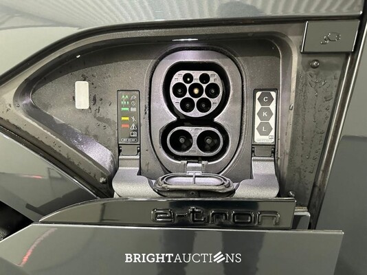 Audi Q8 e-tron 50 quattro Advanced Edition 95 kWh 340pk 2023 (Origineel-NL), T-629-HS